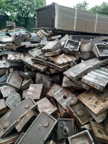 Metallic Rectangular Iron Hicrome Liner Plate Scrap, Feature : Accuracy Durable, High Quality