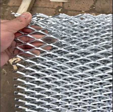 Silver Expanded Metal Mesh, Feature : Fine Finished, Hard Structure