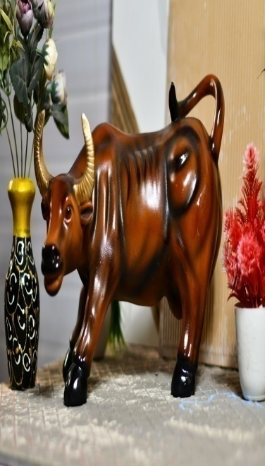 Red Polyresin Big Bull Statue, for Interior Decor, Packaging Type : Thermocol Box