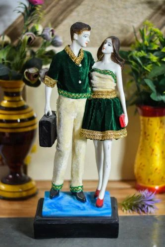 Polyresin Box Couple Statue With Clothes, for Interior Decor, Speciality : Attractive Look