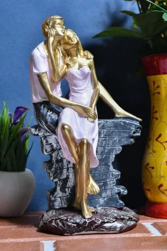 Polyresin Love Couple Statue, for Interior Decor, Speciality : Attractive Look