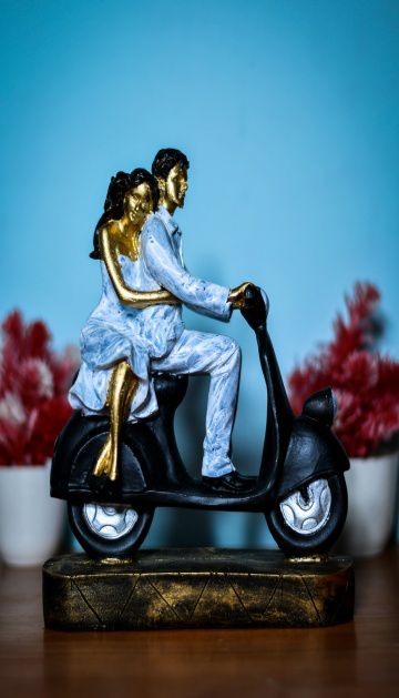 Polyresin Scooter Love Couple Statue, for Interior Decor, Speciality : Attractive Look