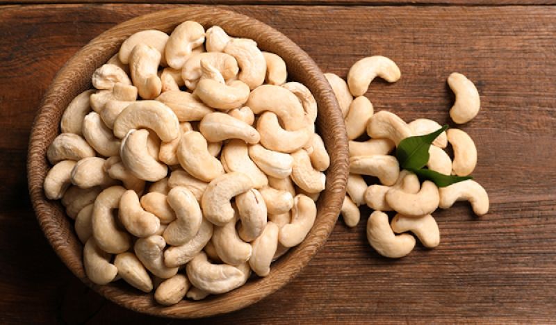 Cashew nuts, for Oil, Herbal Formulation, Cooking, Ayurvedic Formulation, Packaging Type : Plastic Box