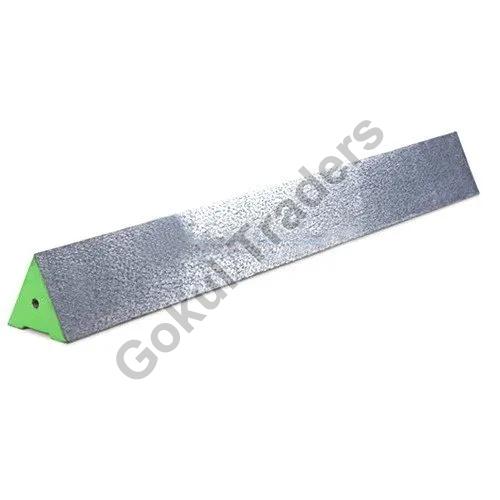 Coated Cast Iron Prismatic Straight Triangular Edges, for Fittings Use, Length : 0-200 Mm