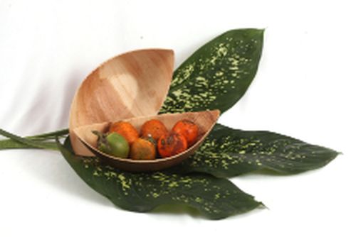 Boat Shaped Areca Leaf Plate, for Serving Food, Size : 23 x 12 x 4 cm
