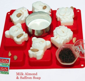 Almond milk butter saffron soap, Standard : Superb