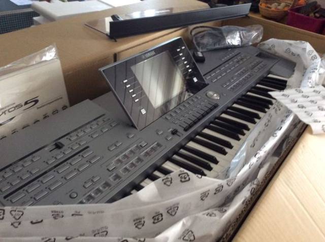 Yamaha Genos 76 Note Keyboard &amp;amp;amp; Speakers