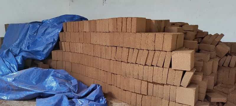 Coco peat bricks