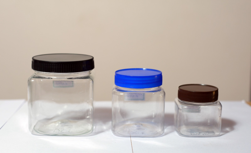 Glass Plastic Cosmetic Jar, Feature : Eco-friendly, Light Weight, Non Breakable