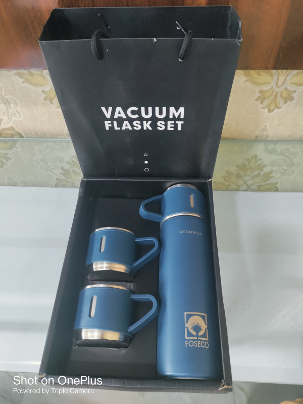 Stainless Steel Black Vacuum Flask Set at Best Price in Pune Shades Clothing Co.