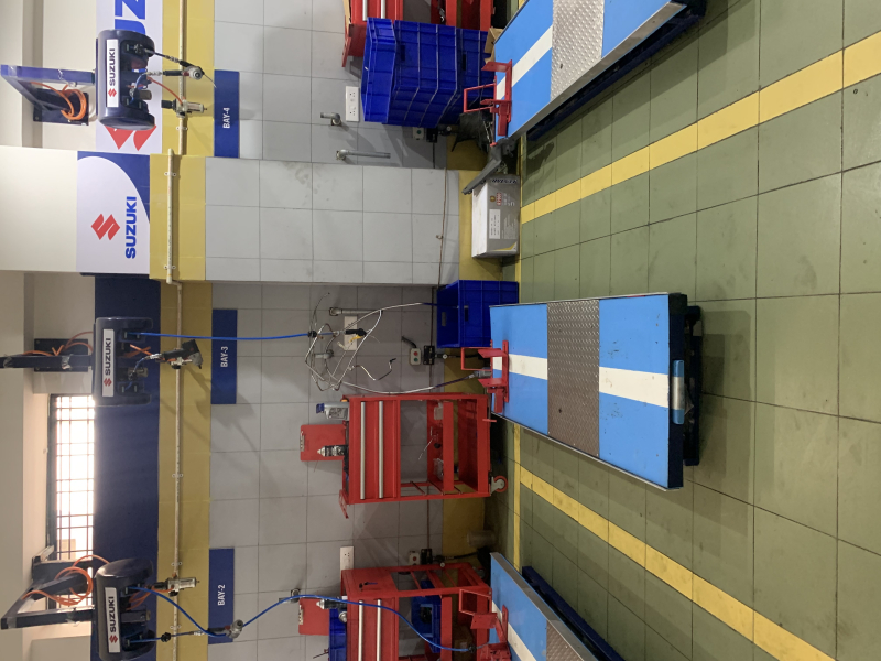 Tvs Setup Showroom Hydraulic Ramp, Certification Iso