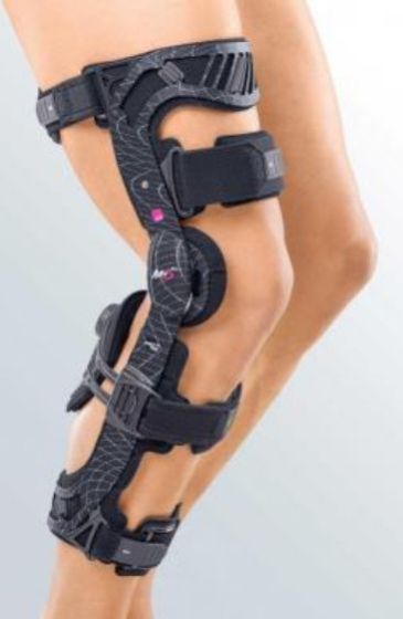 Black Plain Plastic Dynamic Knee Brace, for Pain Relief, Size : Standard
