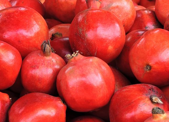 Organic Fresh Pomegranate, For Human Consumption, Packaging Type : Jute Bag
