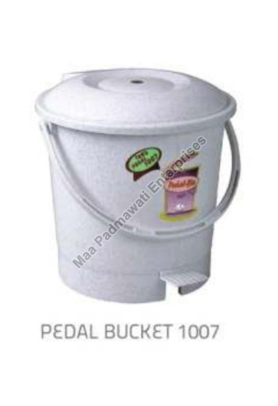 Round Plastic Pedal Dust Bin 7 Liter, for Outdoor Trash, Feature : Durable, Fine Finished