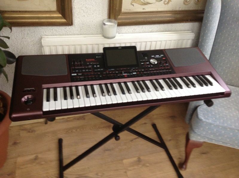 Yamaha PSR-SX700 Home Keyboard, 61 Keys, Black