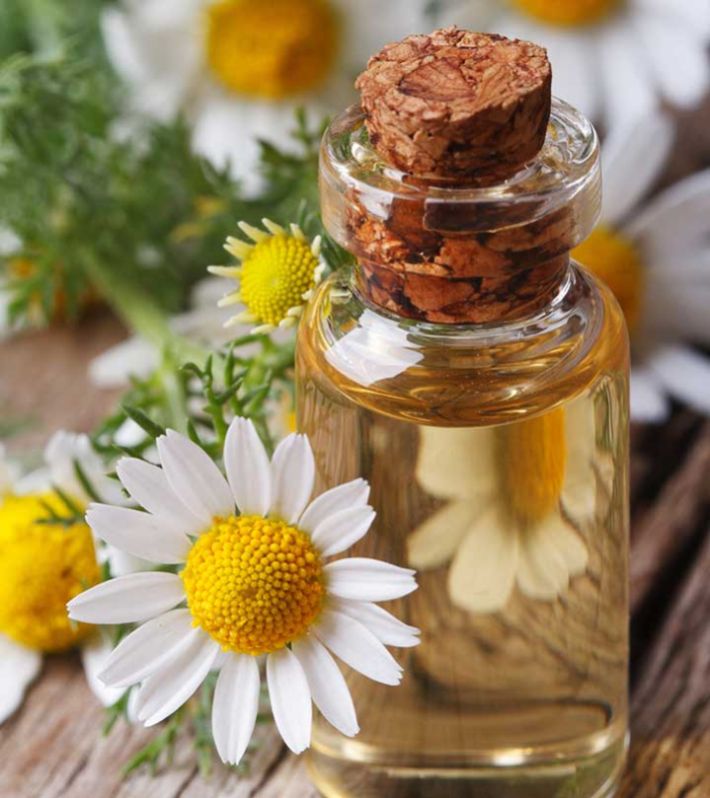 Organic Chamomile Essential Oil, for aromatherapy, Cosmetics, perfumery