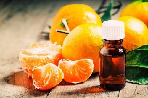 Organic Mandarin Essential Oil, for Medicinal, Purity : 100%