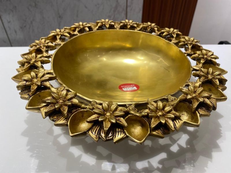 Golden Round Brass Urli, for Home, Style : Antique