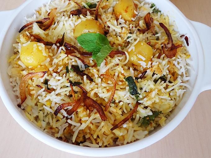 Aloo Biryani, for Human Consumption, Taste : Delicious, Spicy