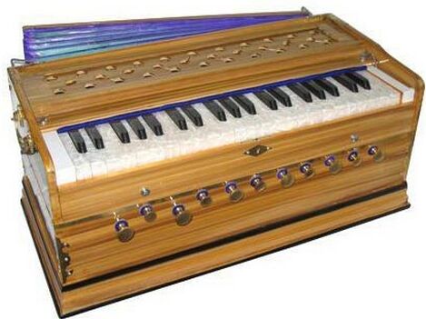 Hand Operated Wooden Harmonium, for Musical Use, Feature : Durable, Easy To Play, Eco Friendly