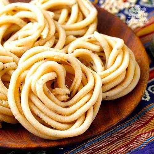 Thenkuzhal Murukku, for Snacks, Taste : Salty