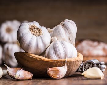 Fresh garlic, for Cooking, Snacks, Feature : Dairy Free, Gluten Free