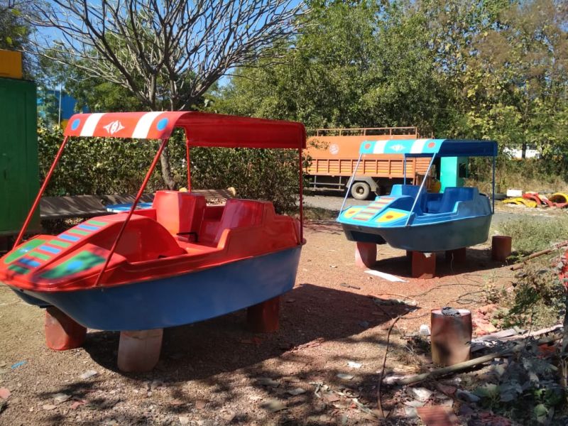 Manual Frp Car Model Paddle Boat, For Water Parks, Color : Mulit Colour