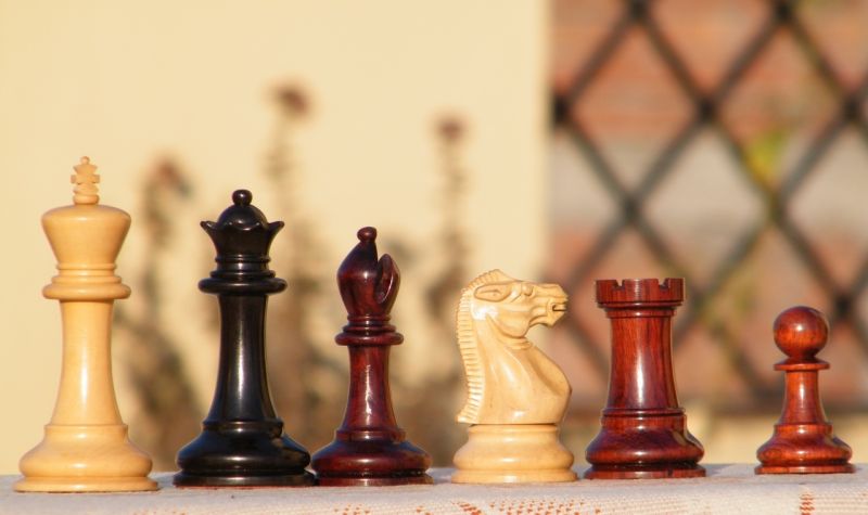 K004 Old English Wooden Chess Pieces, for Playing, Feature : Fine Finishing, Durable, Crackproof