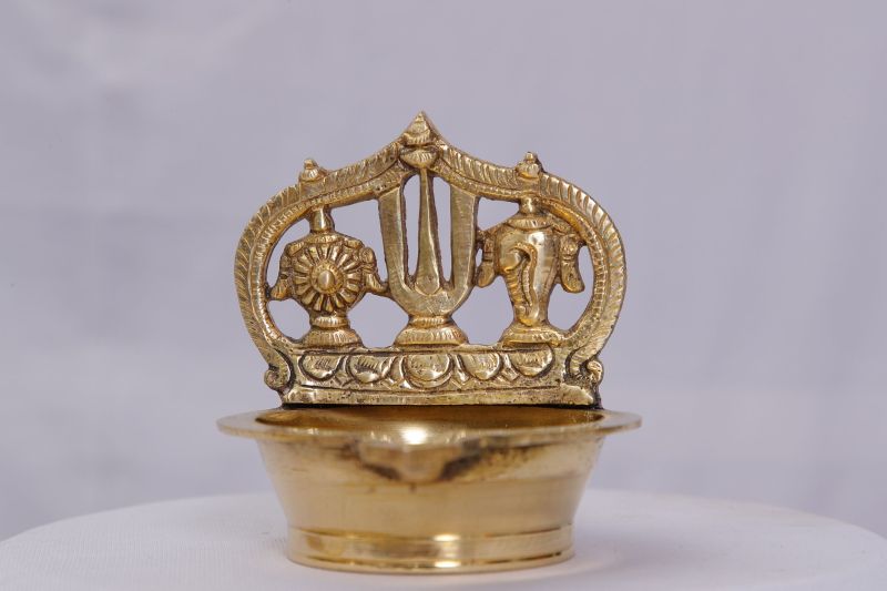 Polished Brass Vishnu Oil Lamp, for Shiny, Heat Resistance, Feature : Fine Finished, Durable, Attractive Design