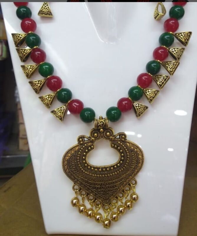 Glass Beaded Fashion Necklace, Feature : Unique Designs, Shiny Look, Perfect Look, Good Quality, Fine Finishing