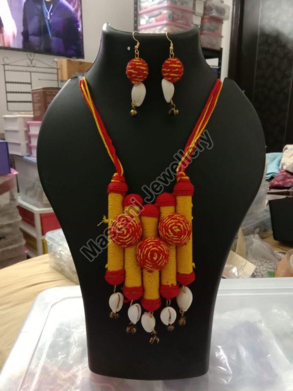 thread necklace