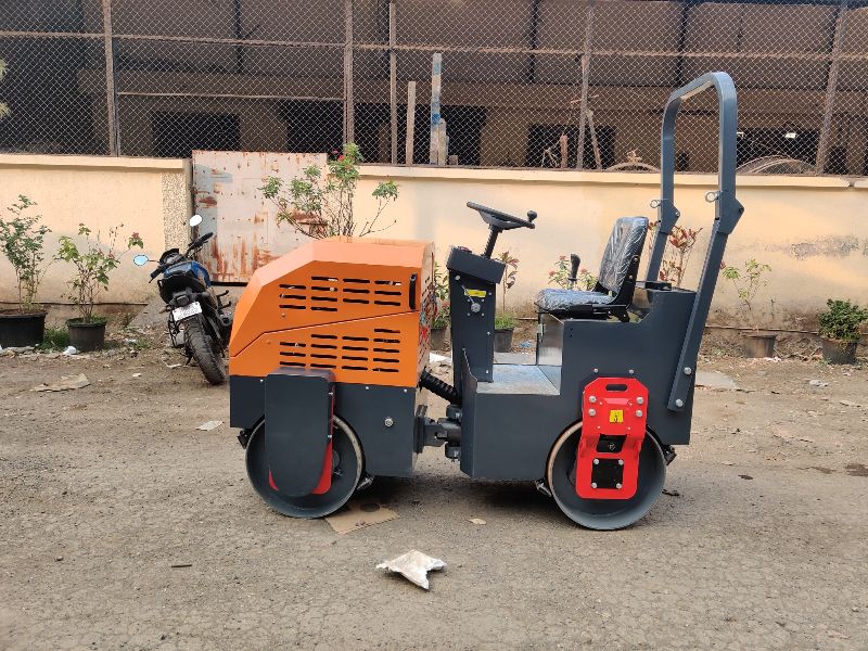 Orange Cast Iron 800kg Ride On Roller Smt1000, For Soil Compaction, Fuel Type : Diesel