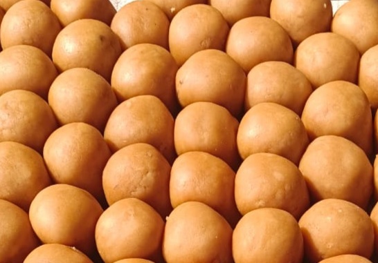Brownish Sugarcane Jaggery Balls, For Sweets, Medicines, Feature : Non Added Color, Freshness