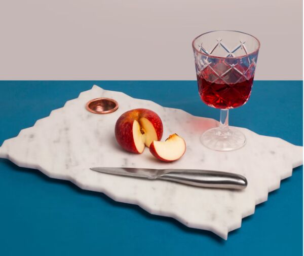 Marble chopping board with curly edges