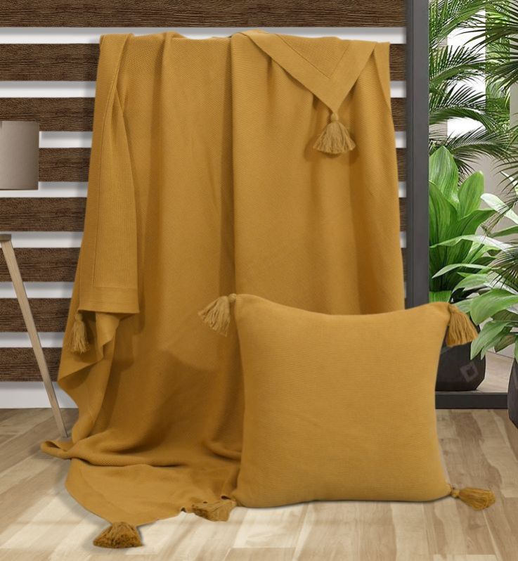 Knitted Throws With Cushion