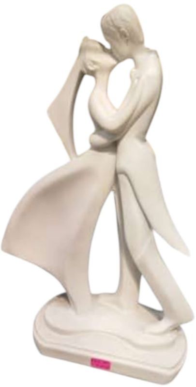 Kissing Couple Statue