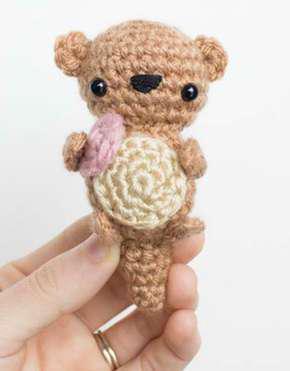 Kaarak Wool Crochet Stuffed Otter Toy, for Gift Play, Color : Brown