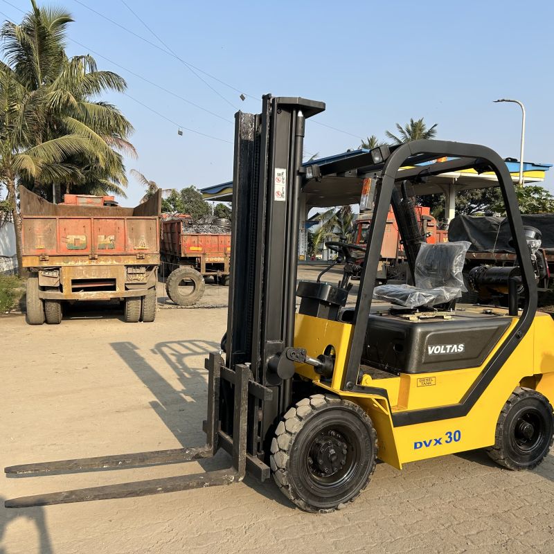 Black Voltas Forklift