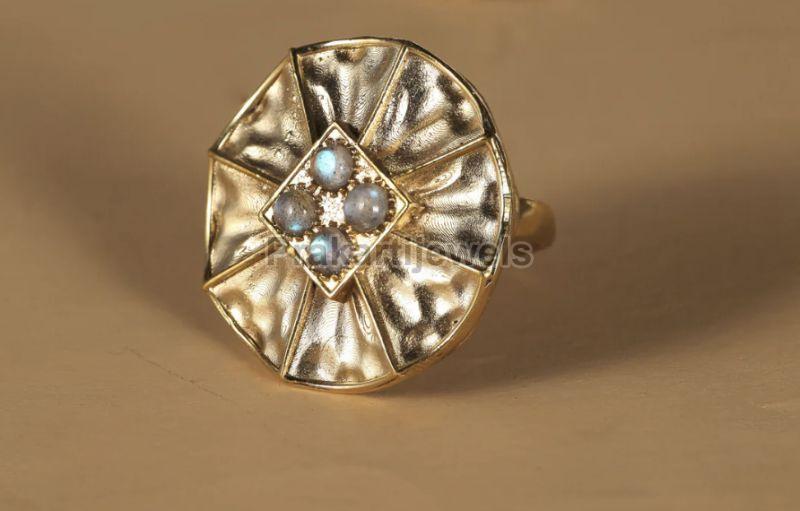 Polished Brass Ladies Designer Hammered Ring, Size : Multisizes