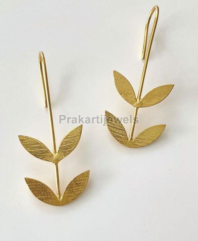 Plain Polished Brass Ladies Fancy Leaf Earrings, Style : Antique