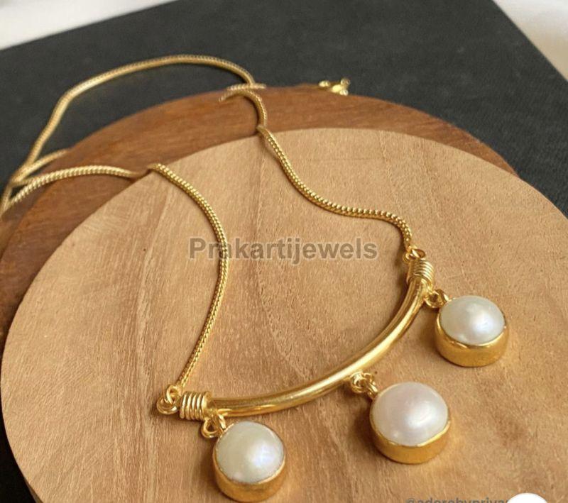 Polished Brass Ladies Stylish Pearl Necklace, Style : Modern