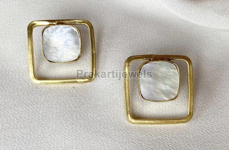Ladies Mop Line Square Stud Earring, Style : Antique