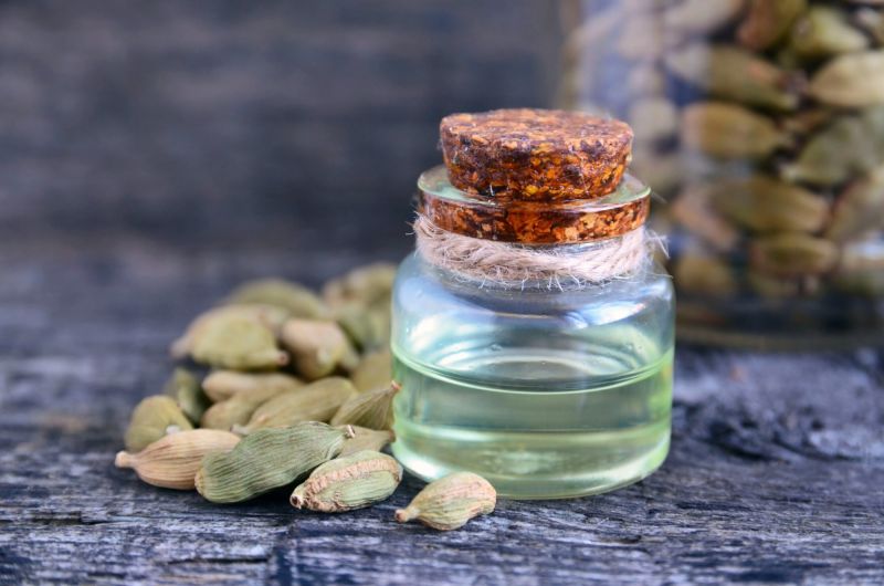 Liquid Cardamom Essential Oil, for Medicnes, Cooking, Packaging Type : Glass Bottels