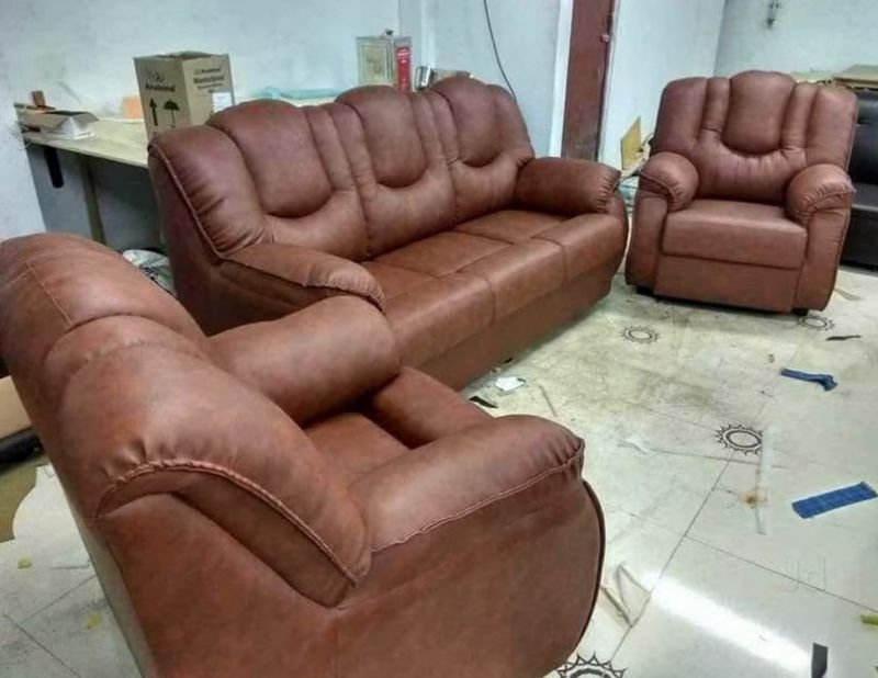 Plain Brown Leather Sofa Set, for Home, Hotel, Feature : Stylish, Quality Tested, High Strength, Comfortable