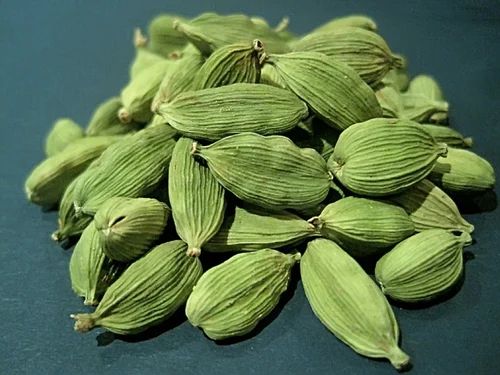 Natural green cardamom for Cooking