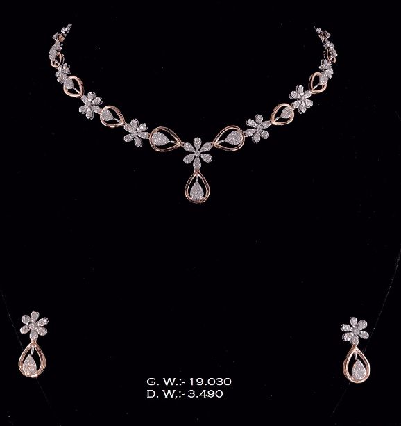 Polished NCK320 Diamond Necklace Set, Packaging Type : Velvet Box