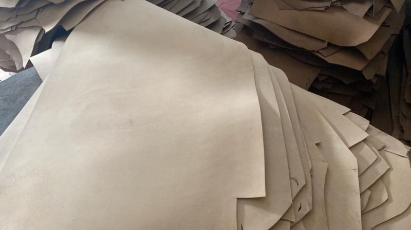 Creamy Plain Crust Leather, for Belt, Gloves, Making Chairs, Shoes