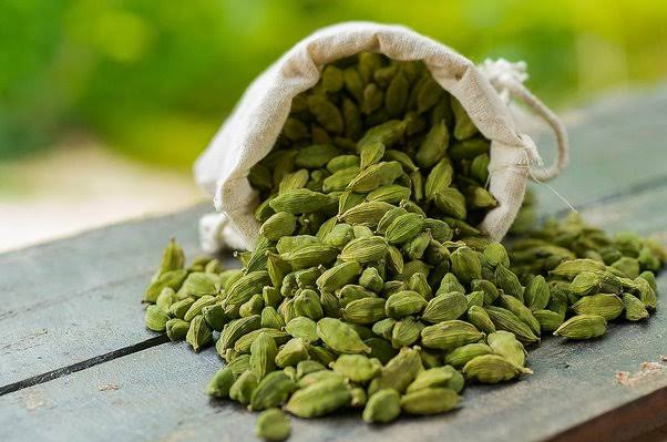 Natural green cardamom, for Cooking, Spices, Food Medicine, Packaging Type : Customized