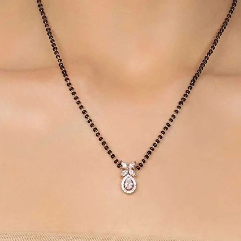 Clio Dimond Natural Yellow Gold Real Diamond Mangalsutra Pendants, Occasion : Wedding, Color : Golden