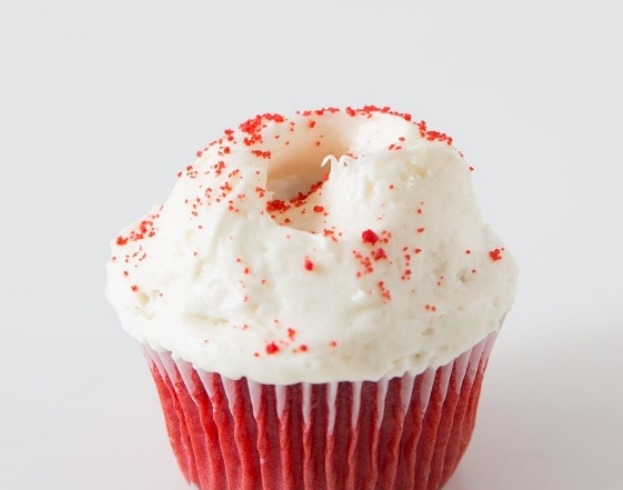 Round Mother Muffs Red Velvet Cupcake, for Eating, Taste : Sweet
